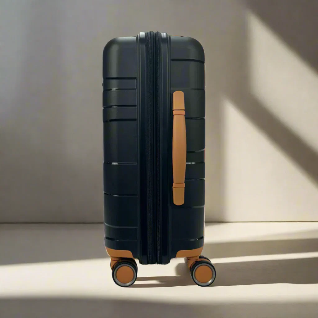 Lieber's Luggage Legacy Expandable 21" Hardside Carry-On Spinner - Black - Image 7